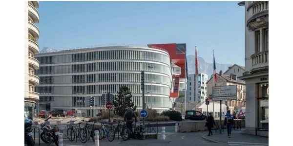 法國(guó)停車樓的“紅手臂”，俯瞰城市的觀景臺(tái) / He?rault Arnod Architectures