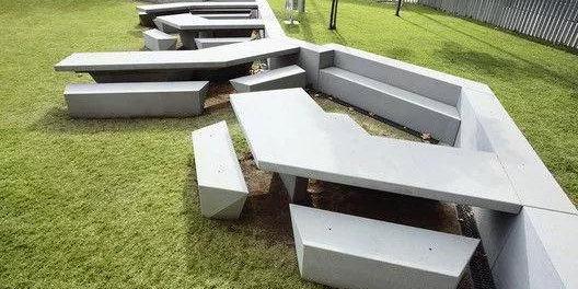 把公共座椅設(shè)計成這樣，你咋不上天？