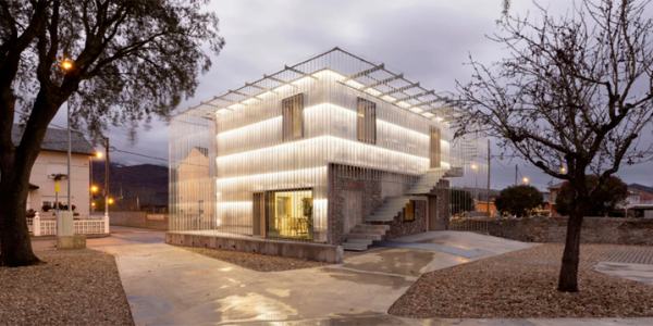 傳統(tǒng)與現(xiàn)代，石頭農(nóng)舍化身為共享工作室！