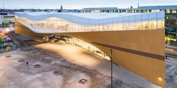 史上最不務(wù)正業(yè)圖書館，燒了7.5億成遛娃場(chǎng)地，人們卻說這錢花得值？