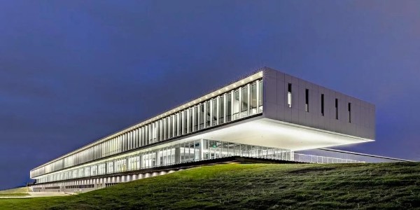 應用型人才培養(yǎng)基地：美國科林學院應用技術(shù)校區(qū)