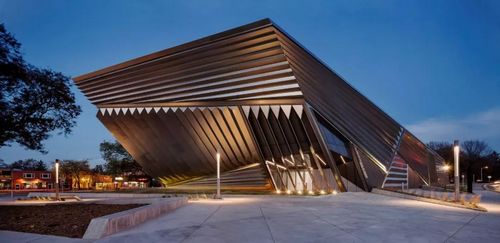 扎哈·哈迪德建筑事務(wù)所設(shè)計的Eli & Edythe Broad藝術(shù)博物館開放10周年